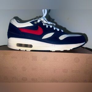 MEN’S NIKE AIR MAX 1 SIZE 8.5 RED, WHITE & BLUE COLOR WAY